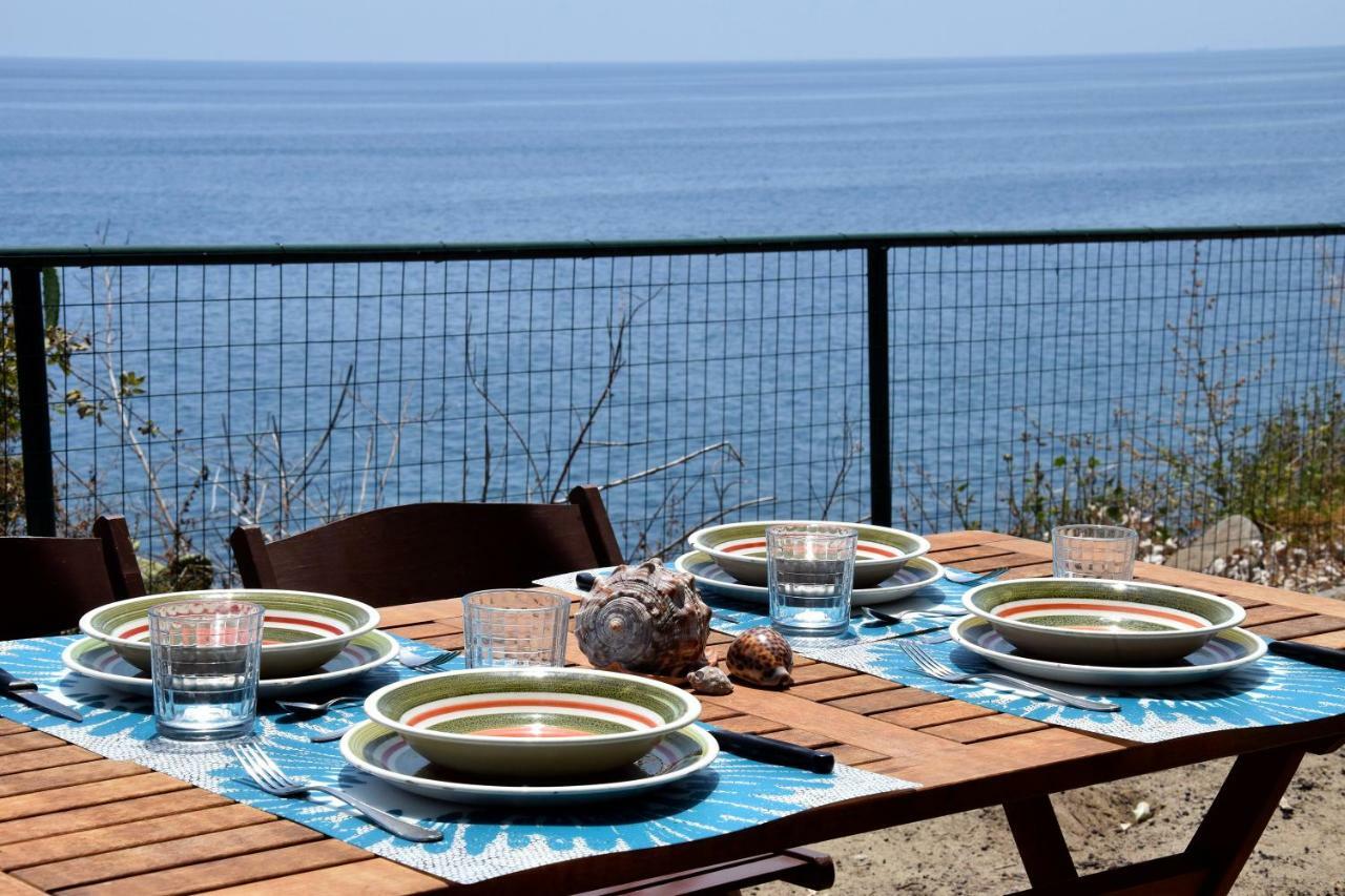 Riviera Degli Eucalipti - Cottage In Riva Al Mare อาชิเรอาเล ภายนอก รูปภาพ